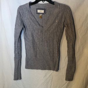 American Eagle Outfitters vneck sweater gray small